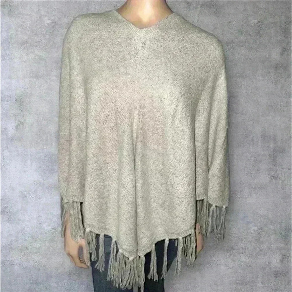 NWOT Banana Republic Women’s Cotton Blend Poncho sweater with fringe M/L Petite - Picture 1 of 7